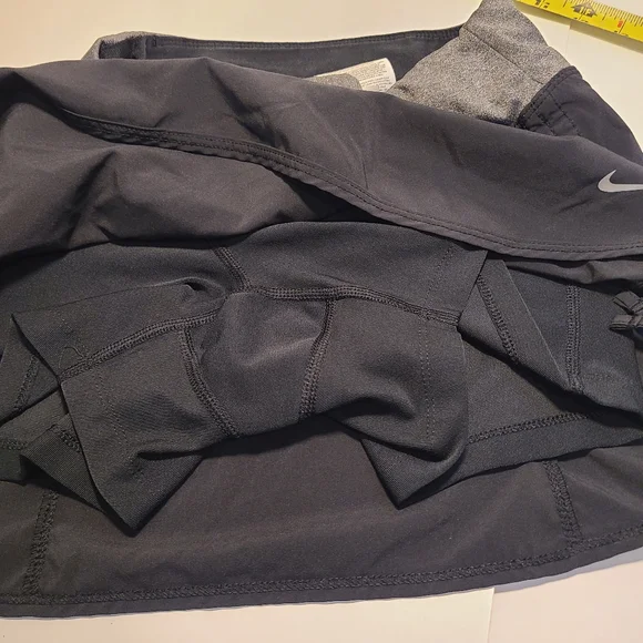 Nike Skort Skirt Medium Women Black Pull On Elastic Waist Back Pocket Ruched - Picture 8 of 8